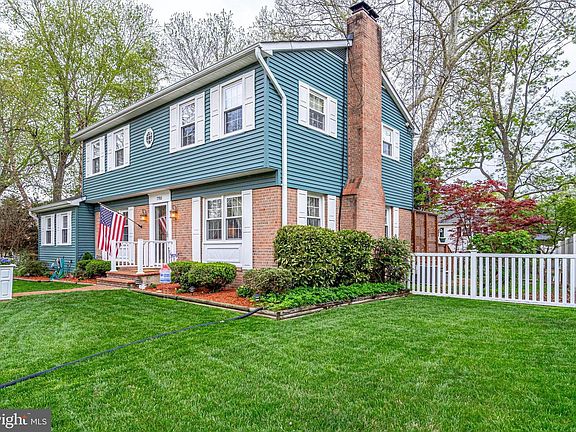 3rd image of 7705 Grovenor Ct