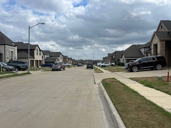 4th image of 214 Maybank St