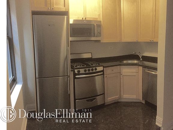 4th image of 141 E 56th St APT 4B