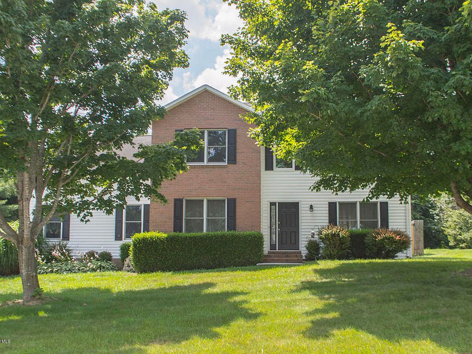 1st image of 303 Seminole Dr