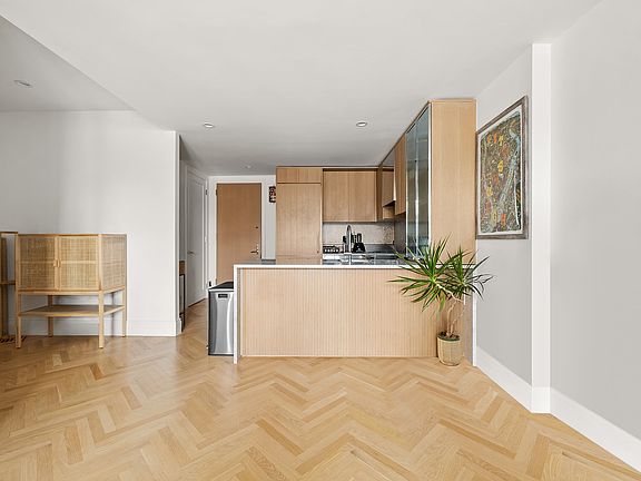 3rd image of 300 W 122nd St #12H