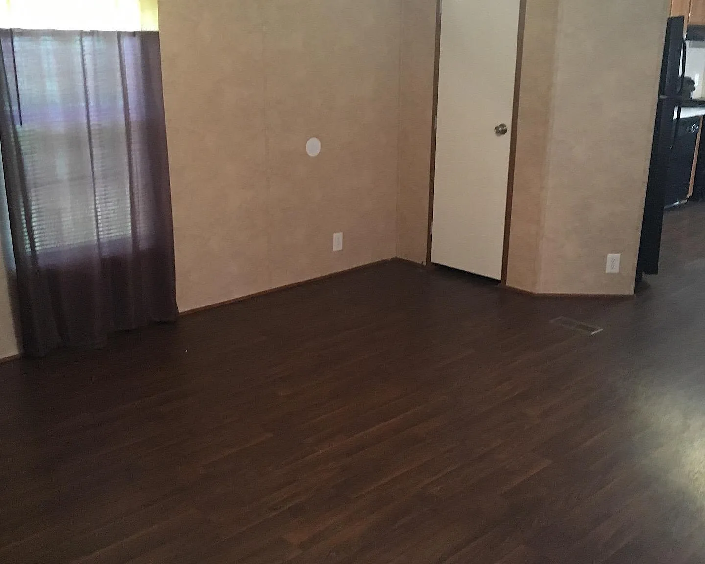 135 Elaine Dr — Photo 4