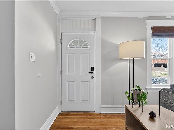3rd image of 5234 Devonshire Ave