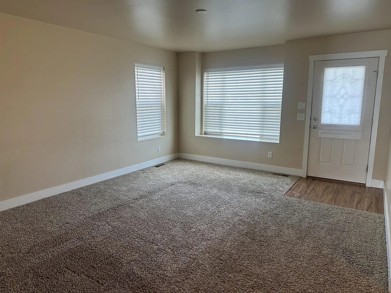 2222 Sierra Vista Circle - - — Photo 2