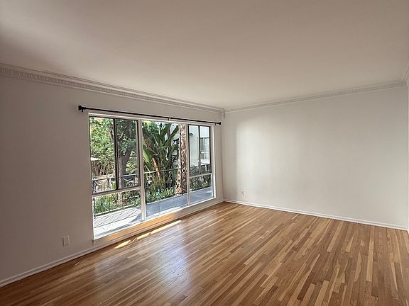 3rd image of 2269 N Beachwood Dr #102