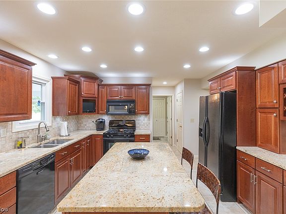 2nd image of 459 Gloucester Cir