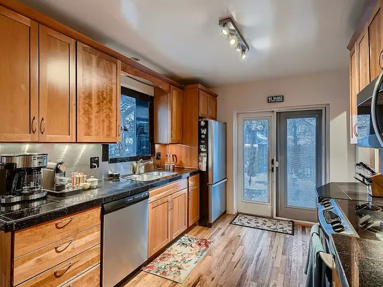 W 39th Ave — Photo 4