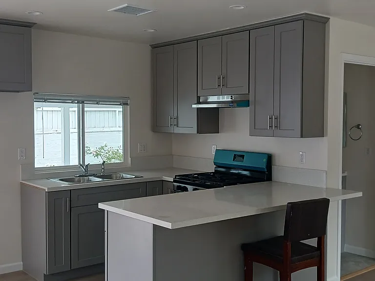 6721 1/2 Tyrone Ave — Photo 5