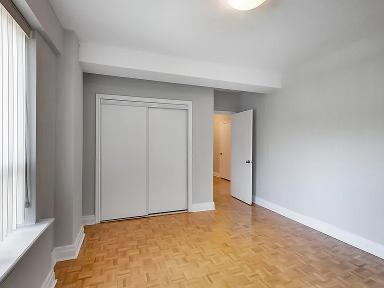 2100 Bathurst St #308 — Photo 58