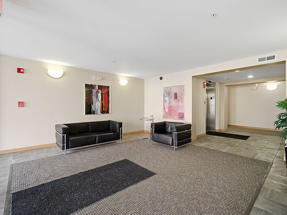 2nd image of 1625 Glenview Rd Unit 207