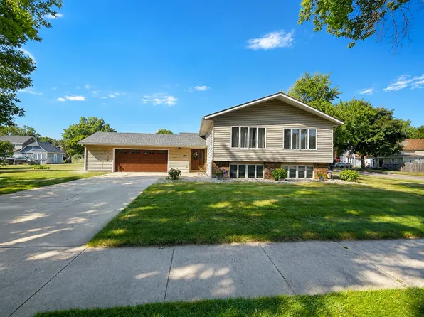 510 12th St, Windom, MN 56101
