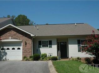 409 Village Cir, Dickson, TN 37055