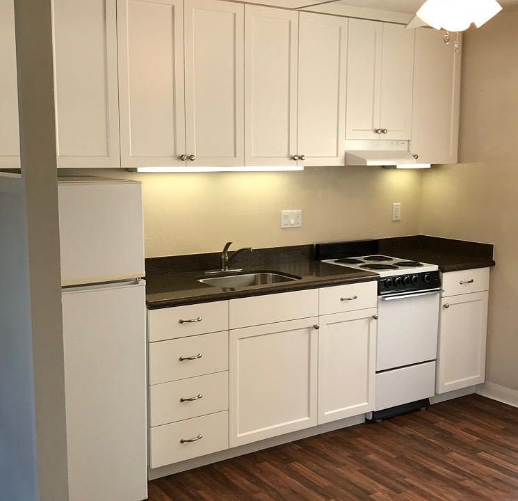 Large all electric kitchen is 9 x 10