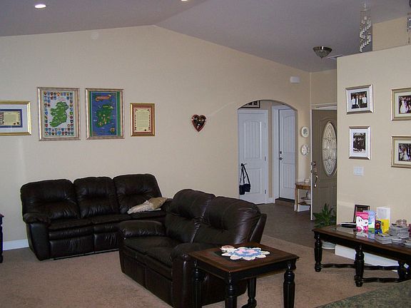 3BR/2Bth! Open floor plan!