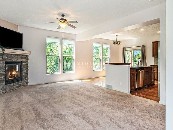 3rd image of 21331 Blackstone Cir