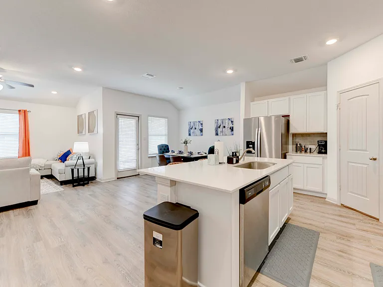 121 Fort Clark Springs Dr — Photo 5