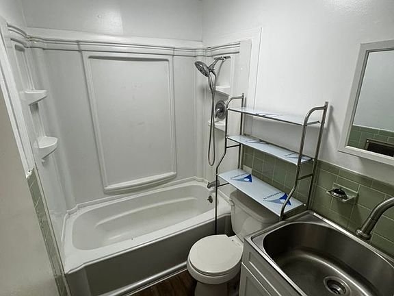 5th image of 200 Fosler Rd APT 4