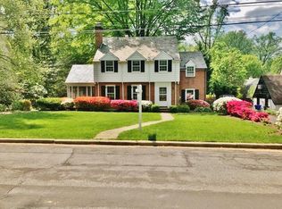 8024 Hampden Ln, Bethesda, MD 20814