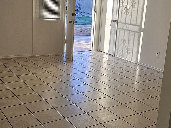 5th image of 810 E Hazel Dr #812