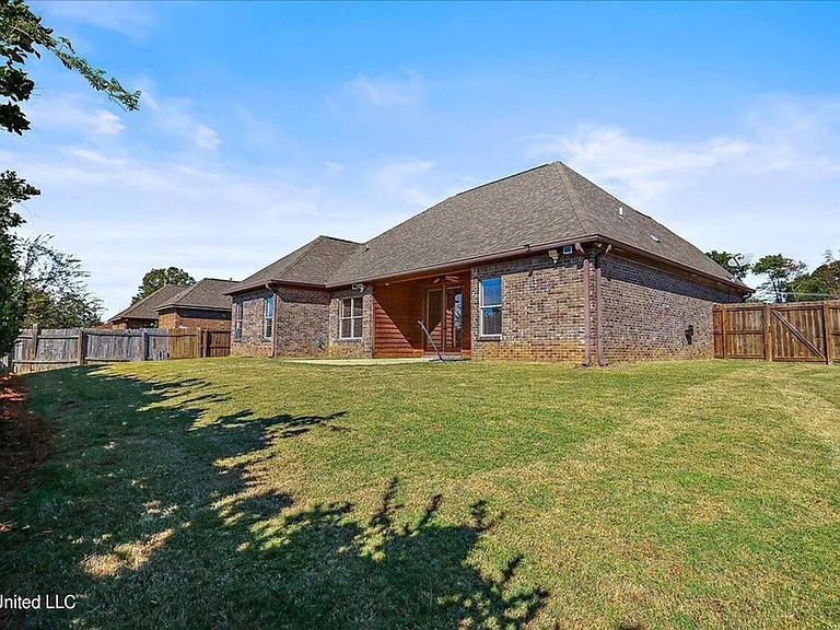 987 N Azalea Dr — Photo 27