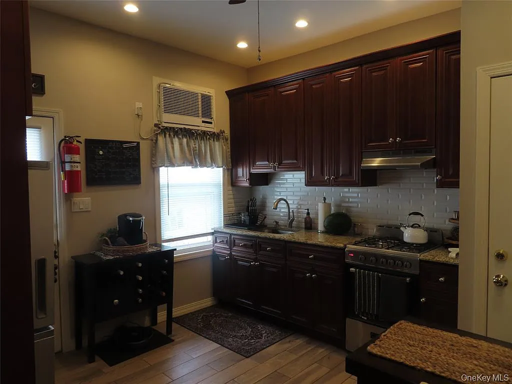 1 bed, 1.0 bath, 500 sqft, $2,300 — Photo 2