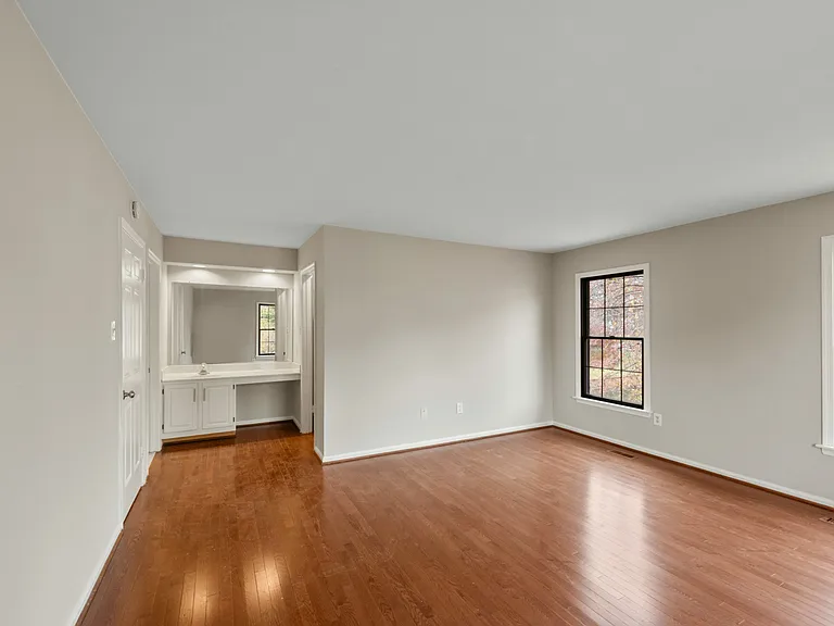 20 Rhodes Pl — Photo 16
