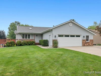 2111 Oak Hollow Dr, Jenison, MI, 49428