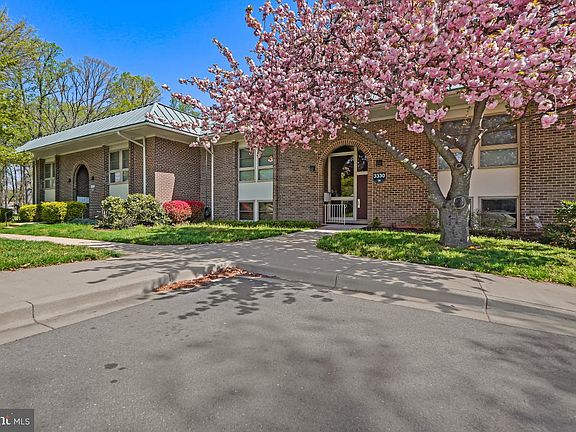 3rd image of 3330 Gleneagles Dr #68-1D