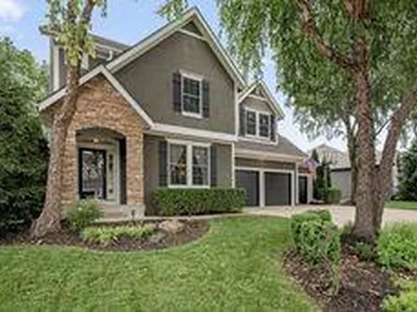 6034 Marion St, Shawnee, KS 66218