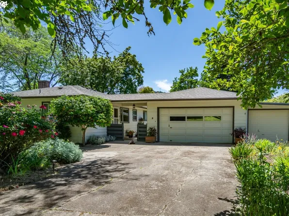 2813 W Oriole Dr, Roseburg, OR 97471