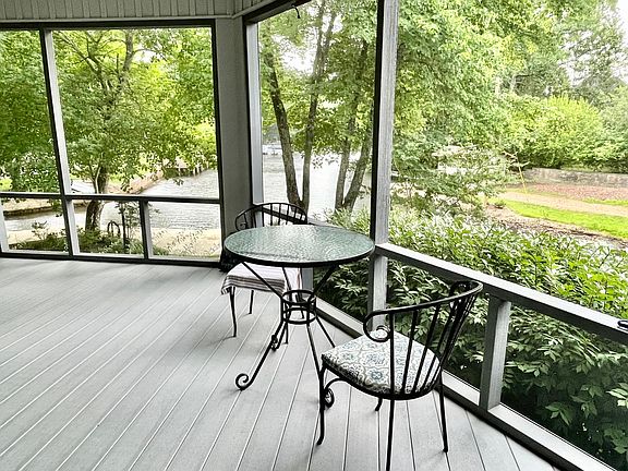 5th image of 1274 Arrowhead Dr