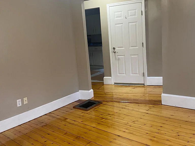2nd Floor-Living Room to hall/kitchen
