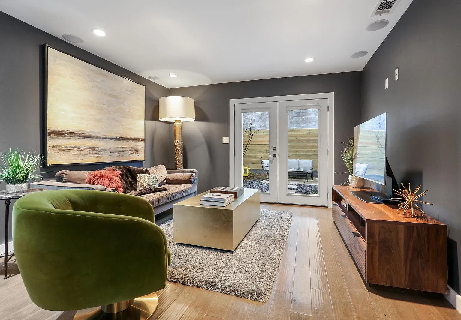 2 bed, 2.5 bath, 1300 sqft, $2,500 — Photo 1
