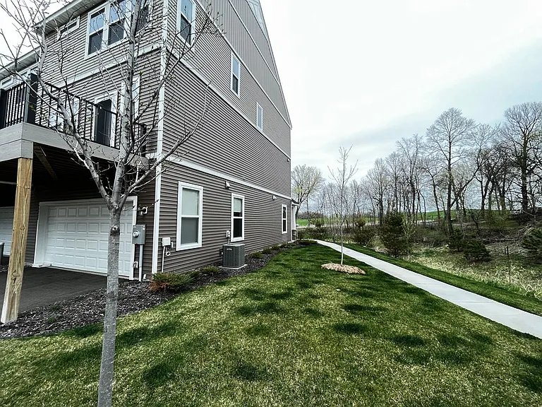 5228 Hampton St NE — Photo 3