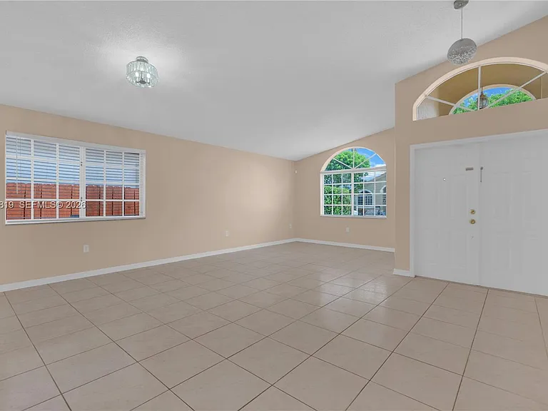 15339 SW 32nd Ter — Photo 4