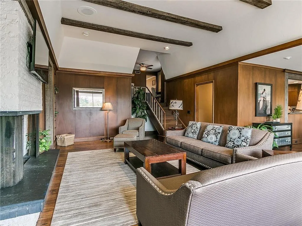 2 bed, 2.5 bath, 2500 sqft, $2,850 — Photo 4