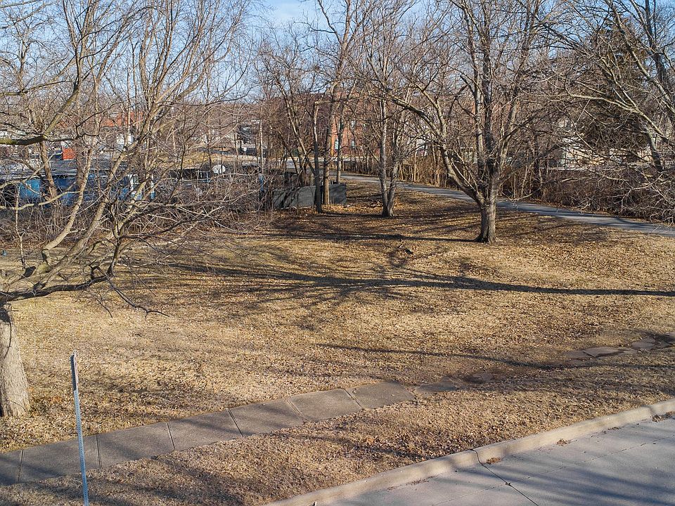 1st image of 219 S 11th St