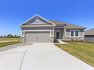 11400 N Auburndale Cir, Kansas City, MO 64157