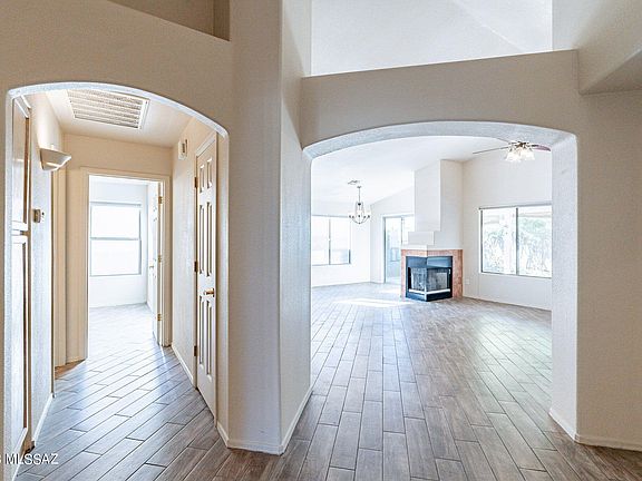 4th image of 29 N Shadow Creek Pl