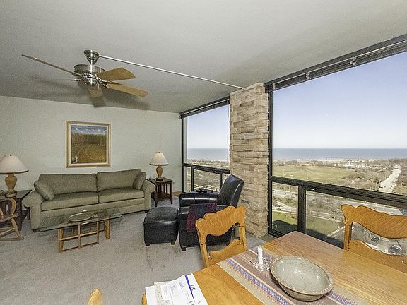 4th image of 4343 N Clarendon Ave APT 2706