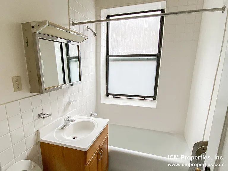 540.9 W Briar Pl #9B — Photo 4