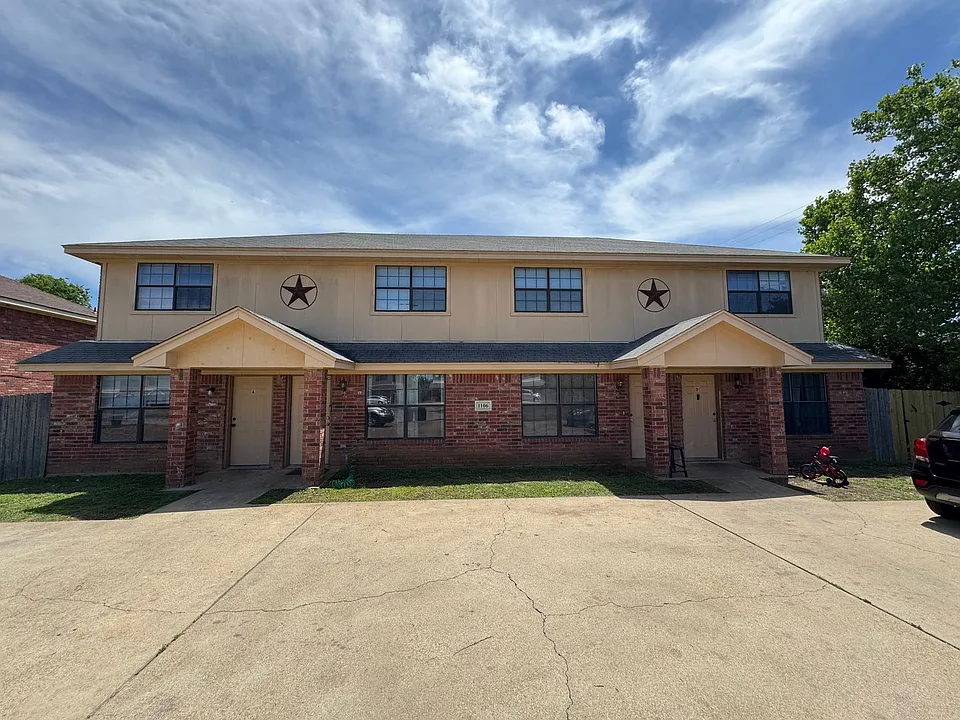 1106 Lansberry Ct