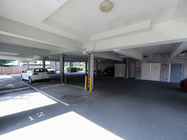 6040 Cali - Spacious 1 & 2 Units | Washer/Dryer | Private Balcony | Lots on Natural Light — Photo 30