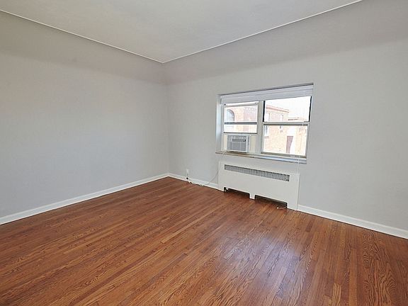 4th image of 5816 Lindenwood Ave Unit 3S