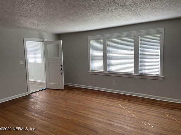 4th image of 3677 Walsh St