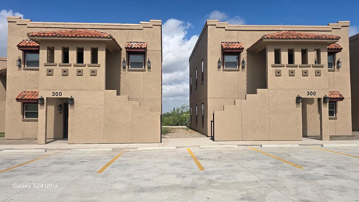Unit Photo - 300 Western Dr #A1