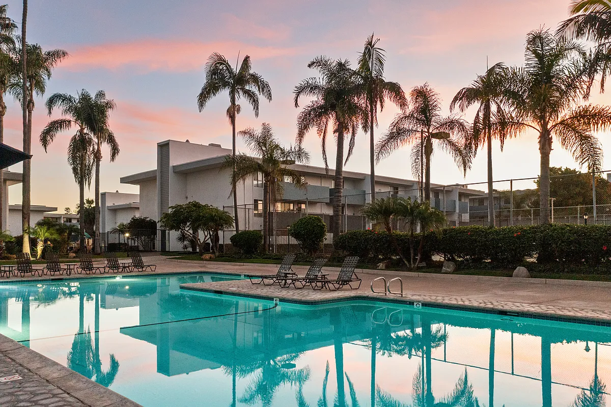 Experience ideal San Diego living when you live at Bay Apartments. - Bay Apartments