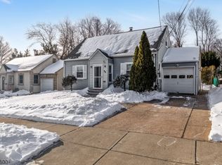 96 Orchard Dr, Clifton City, NJ 07012