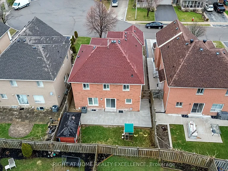 16 Whitford Ct #MAIN UPPER LEVEL — Photo 32
