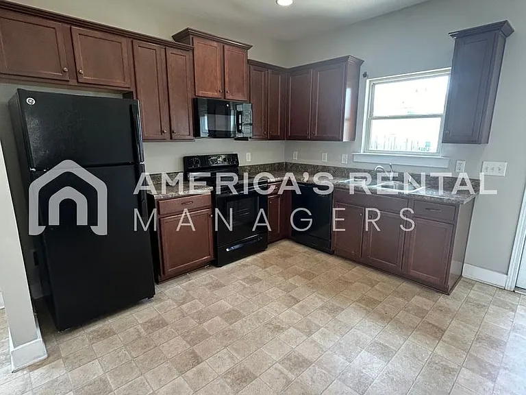 229 Union Station Dr — Photo 5